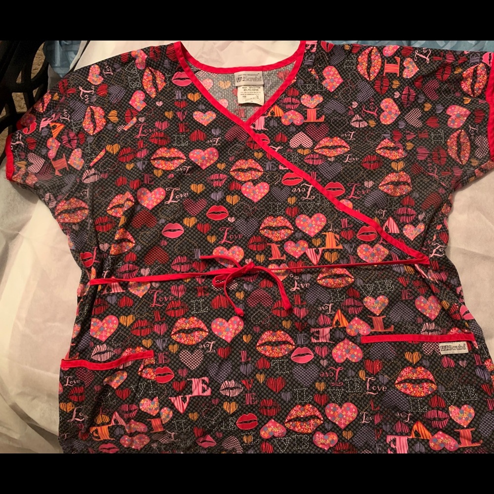 2XL UA Scrub Top